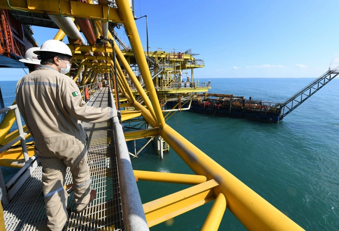 Trabajadores petroleros en imagen de archivo. Foto Pemex