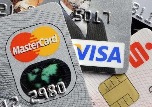 Tarjetas bancarias con chips electrónicos. Foto Ap / archivo