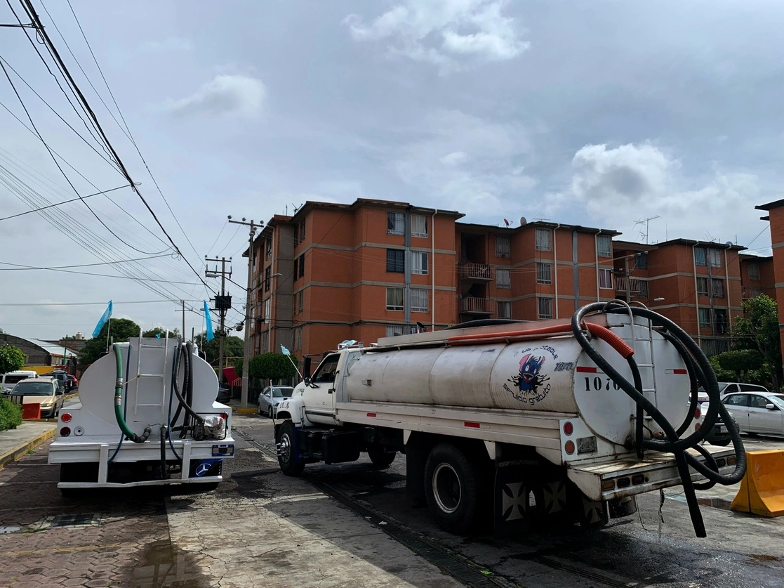 El suministro de agua en algunas zonas de Edomex, depende de consejos autónomos lo que dificulta su operación. Foto Alfredo Domínguez/Archivo