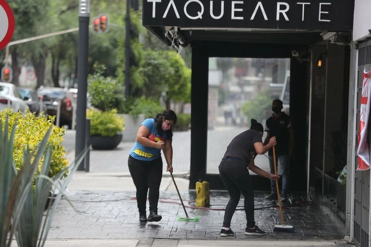 Especialistas señalaron que las mujeres tienen una carga de 41.8 horas, de las cuales 26 no son remuneradas. Foto Alfredo Domínguez