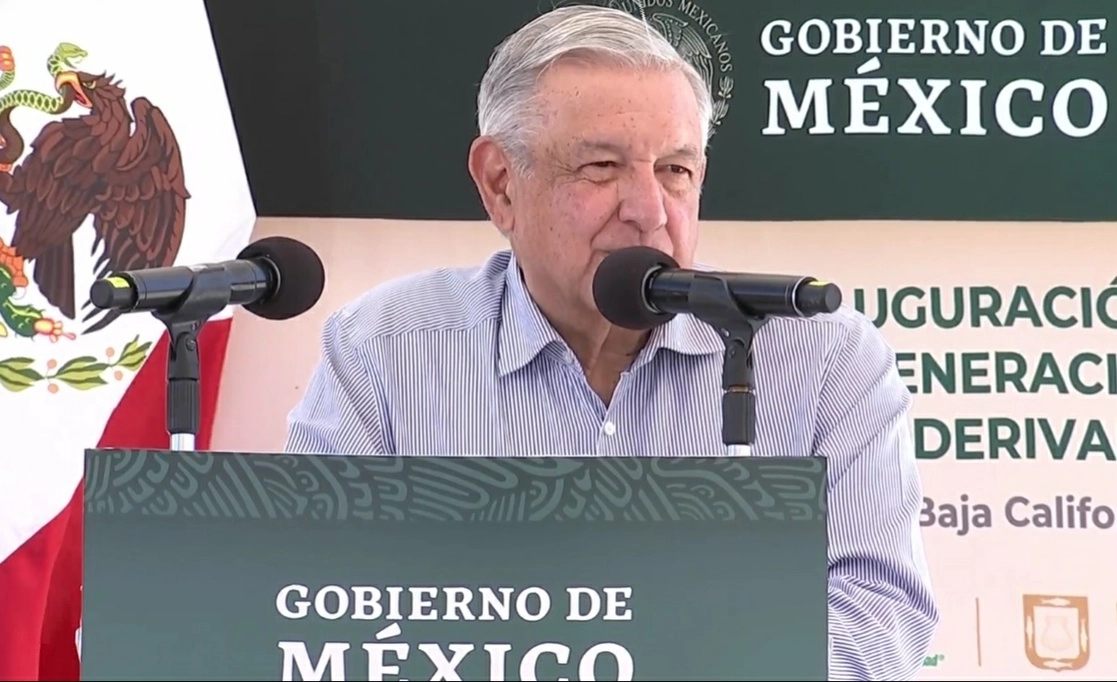 El presidente Andrés Manuel López Obrador durante la inauguración de unidades de generación de turbogas en La Paz, Baja California Sur, el 21 de febrero de 2021. Foto cortesía de Presidencia