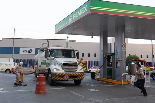 Pemex enfrenta un panorama difícil debido a la caída de los precios internacionales del crudo y la crisis derivada de la pandemia de coronavirus. Foto Pablo Ramos