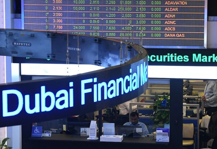 Mercado Financiero de Dubai, que hoy registró una venta masiva de pánico, por temores de los inversores de un empeoramiento de la crisis entre Estados Unidos e Irán. Foto Afp