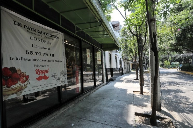 Comercios cerrados en la zona Roma-Condesa de la CDMX debido a la contingencia sanitaria. Foto Marco Peláez