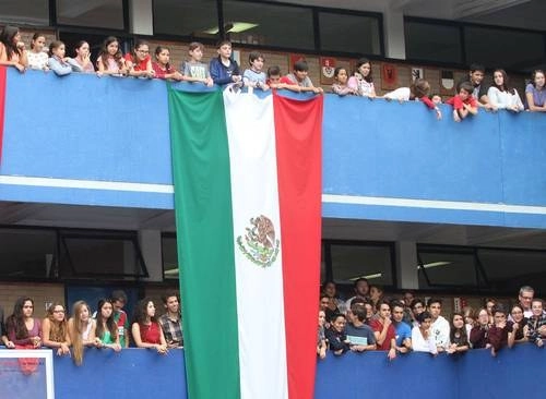 Pese a que las clases no fueron presenciales por la pandemia de Covid-19, colegios particulares en la Ciudad de México mantuvieron la misma cuota de colegiatura, denunciaron padres de familia, quienes reprocharon la falta de apoyo de los directivos de esas instituciones, por lo que algunos prevén inscribir a sus hijos en escuelas públicas. Foto María Luisa Severiano