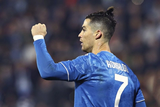 Cristiano Ronaldo celebra su gol ante el Spal, en la Serie A. Foto Ap