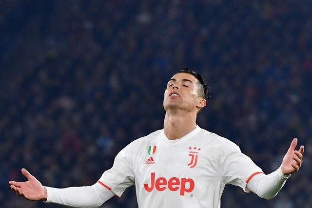 Cristiano Ronaldo será baja para el partido de la Juventus contra el Udinese en los octavos de final de la Copa de Italia, debido a una sinusitis, informó el club turinés. Foto Afp / Archivo
