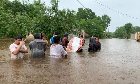 El meteoro, que ayer se degradó a depresión tropical, afectó a siete millones de personas en el sur-sureste del país, informó David León, coordinador nacional de Protección Civil. Foto Luis A. Boffil