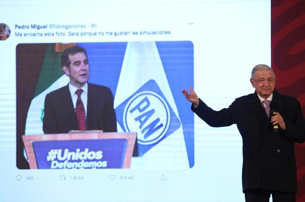 En la conferencia matutina del 28 de enero de 2022, el presidente Andrés Manuel López Obrador critica la asistencia del presidente del INE, Lorenzo Córdova, a la plenaria de diputados del PAN. Foto José Antonio López