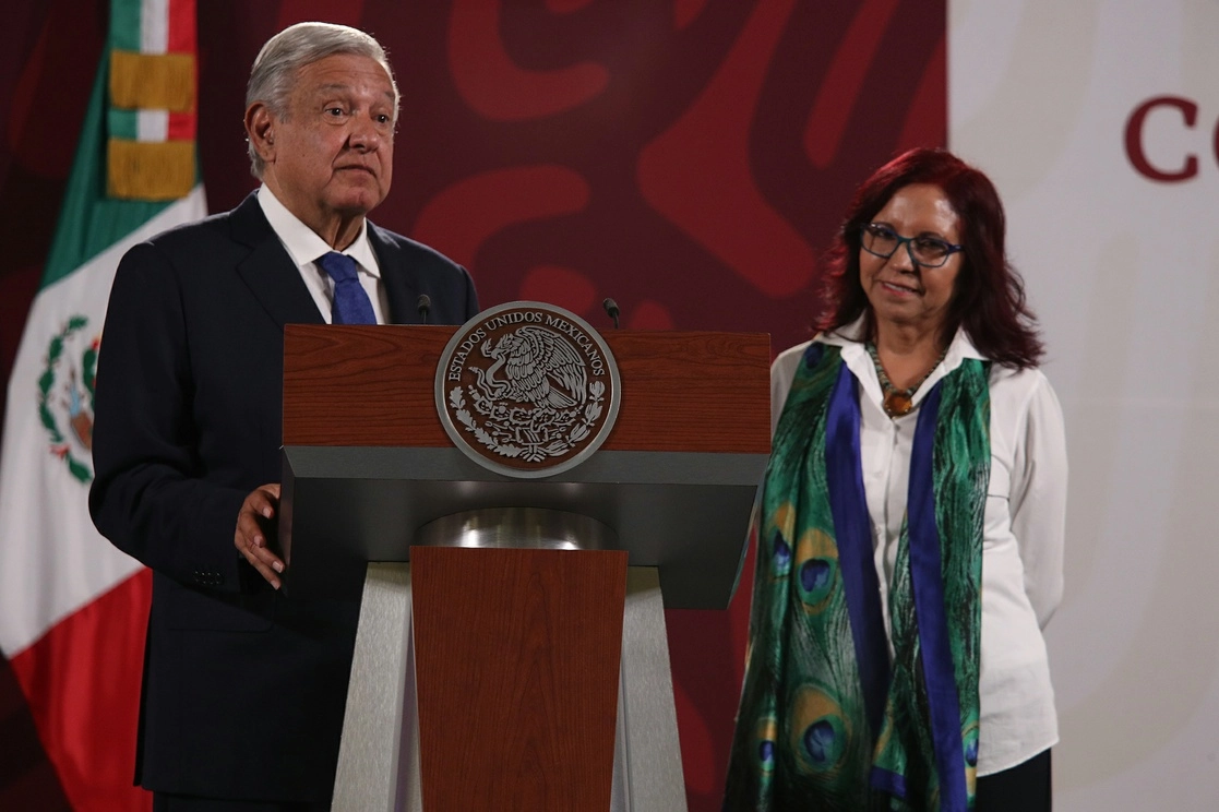 La llegada de Leticia Ramírez como tercer titular de la SEP en el actual sexenio fue criticada por el dirigente nacional del PAN, Marko Cortés. En la imagen con el Presidente de México, Andrés Manuel López Obrador, durante la conferencia matutina en Palacio Nacional, el 15 de agosto de 2022. Foto María Luisa Severiano / Archivo