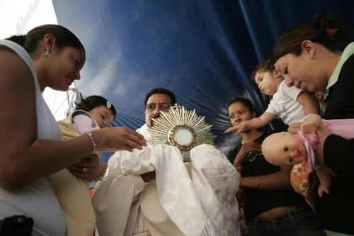 En el templo Santuario de la Vida en la diócesis de Querétaro, donde se ora por la vida de los no nacidos y de las mujeres que tienen embarazos de alto riesgo, en imagen de archivo. Foto Demián Chávez