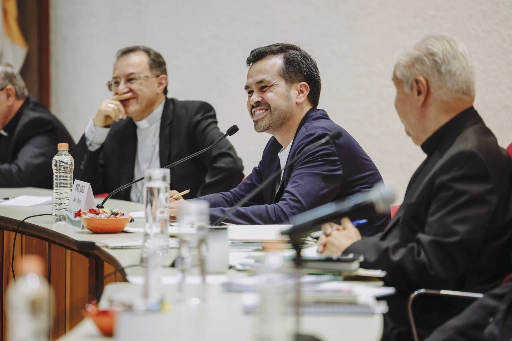 El candidato de MC a la Presidencia, Jorge Álvarez Máynez (c) durante su encuentro con integrantes de la CEM. Foto Movimiento Ciudadano