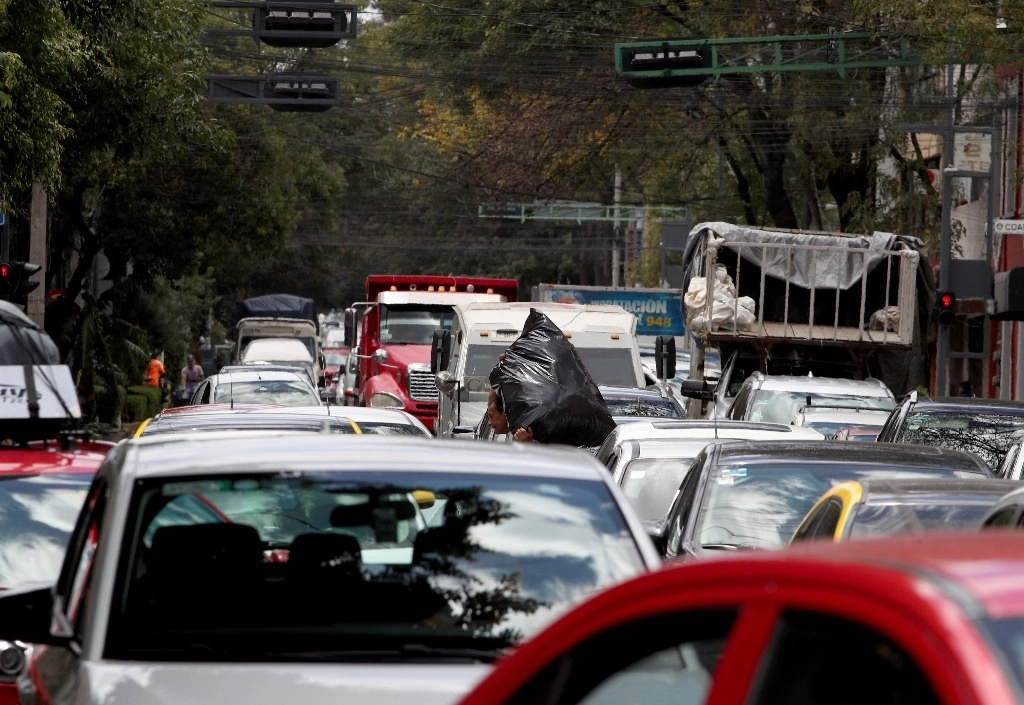 Los pequeños comerciantes criticaron que mientras la CDMX se dice lista para albergar la F1, la ciudad enfrenta una crisis de movilidad. Foto Alfredo Domínguez / Archivo 