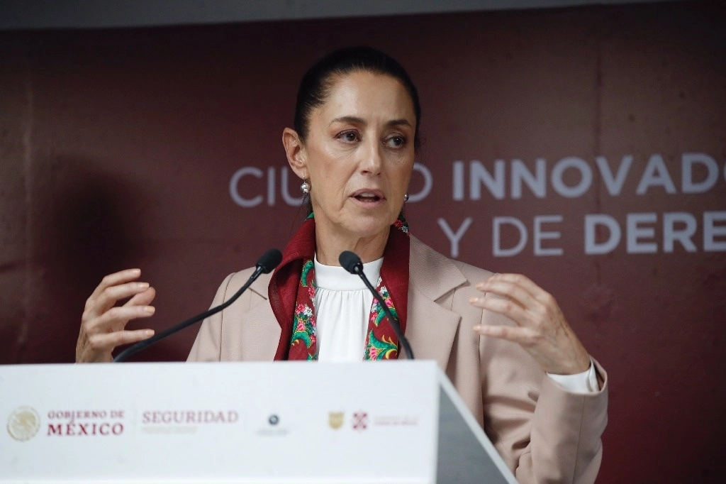La jefa de gobierno de la CDMX, Claudia Sheinbaum, dijo que las críticas al concierto gratuito de Rosalinda en el Zócalo tienen que ver con el clasismo, porque  lo que ellos quieren es que la cultura sea un privilegio. Foto Cristina Rodríguez