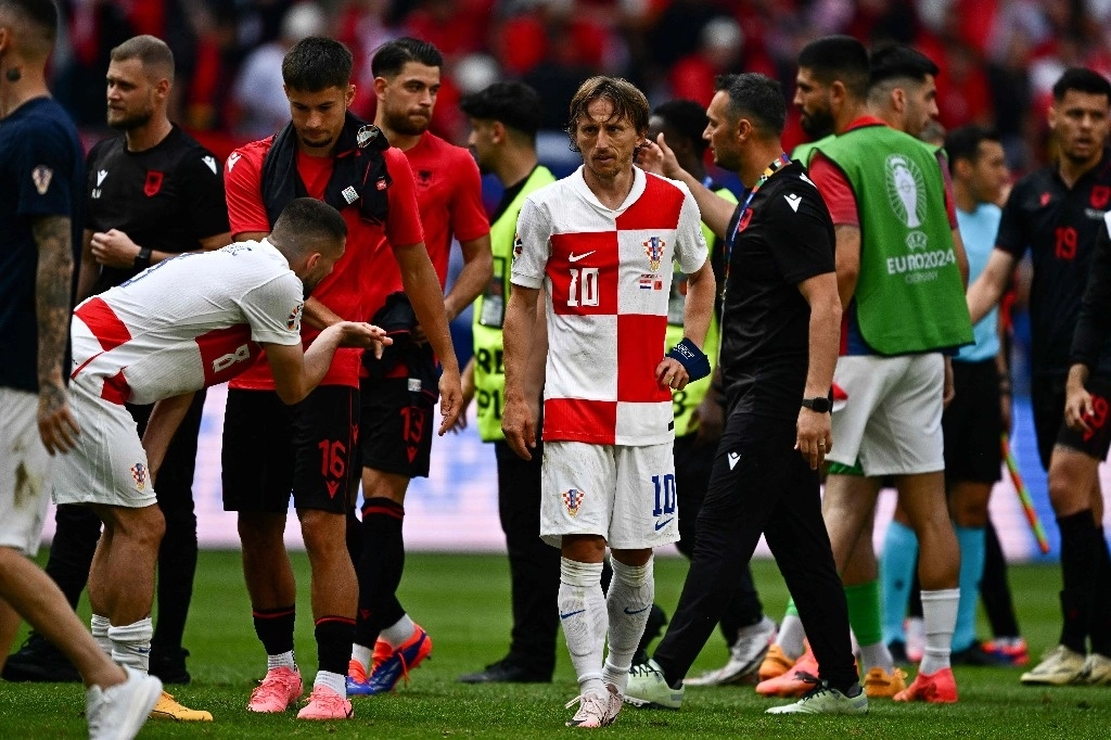 Albania salvó un empate ante Croacia en el tiempo de prolongación (2-2) en Hamburgo, en partido del grupo B de la Eurocopa, un resultado que amenaza con dejar fuera del torneo al combinado que lidera Luka Modric, el 19 de junio de 2024. Foto Afp