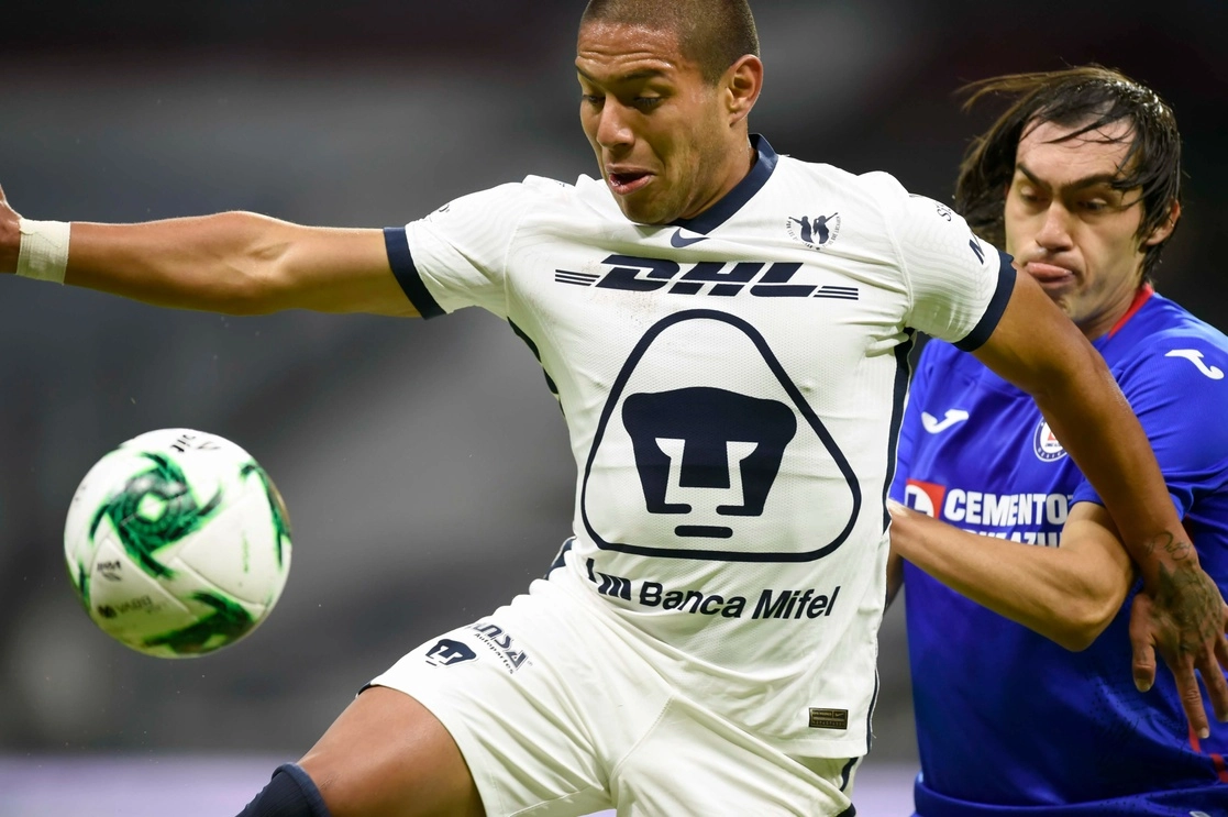 Cruz Azul marcó los primeros tres goles en 12 minutos del partido y sentenció en tiempo compensatorio. Foto Afp