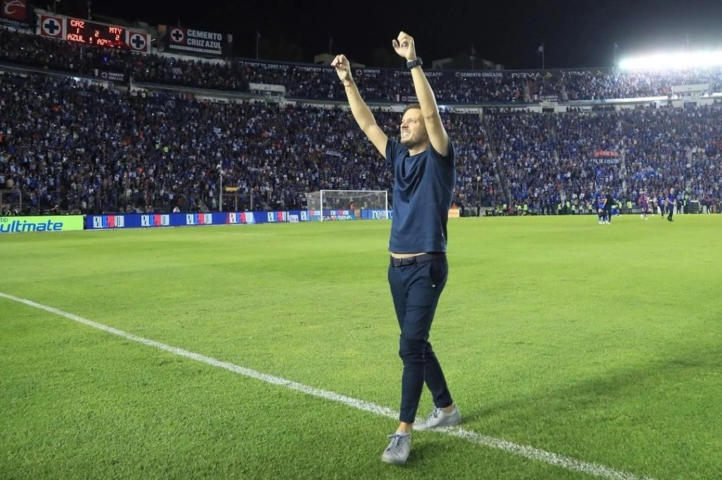  El técnico de La Máquina aseguró que el duelo ante los de Coapa no es una revancha y este equipo quiere hacer su propia historia. Foto @cruzazul 