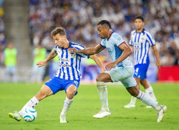 Cruz Azul consiguió su primer triunfo en el torneo Apertura 2023 de la Liga Mx al vencer 2-1 a Monterrey. Foto Afp