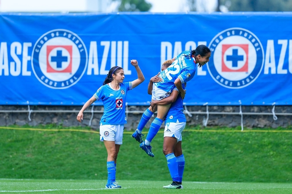 Jugadoras del Cruz Azul celebran su triunfo. Foto del perfil X del Club