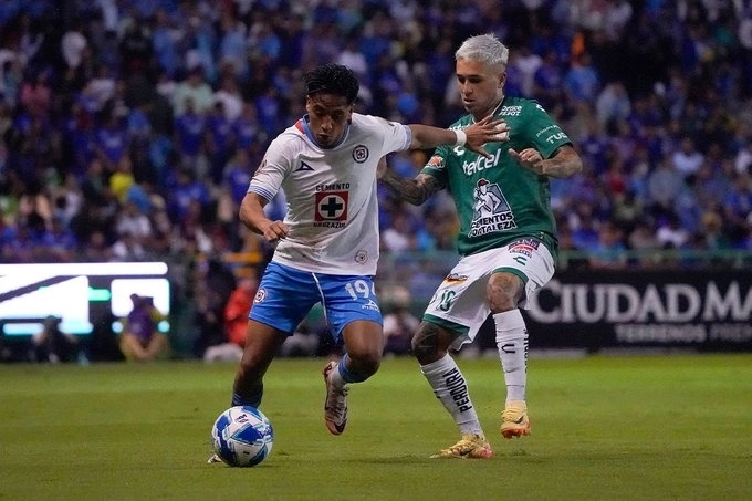 Una de las jugadas del encuentro deportivo. Foto Liga BBVA MX