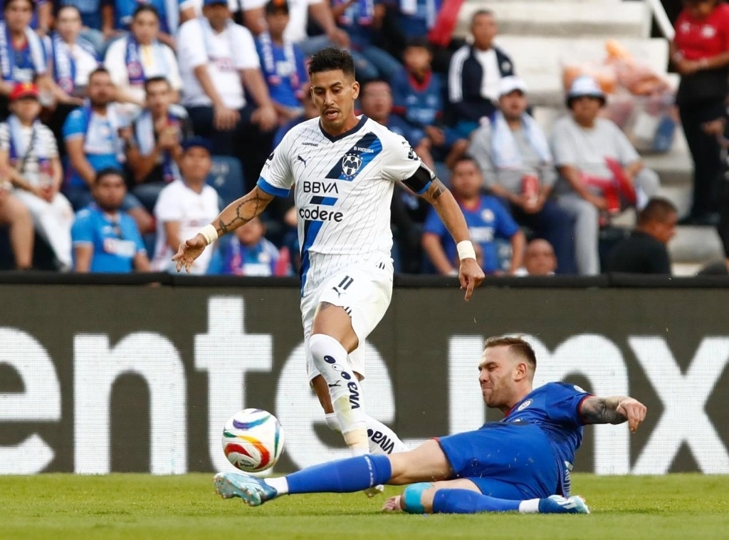 Partido de vuelta de la semifinal entre Cruz Azul contra Monterrey, en el estadio Ciudad Deportiva. Foto Víctor Camacho
