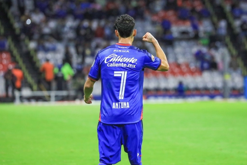 Uriel Antuna celebra su anotación. Foto Cruz Azul