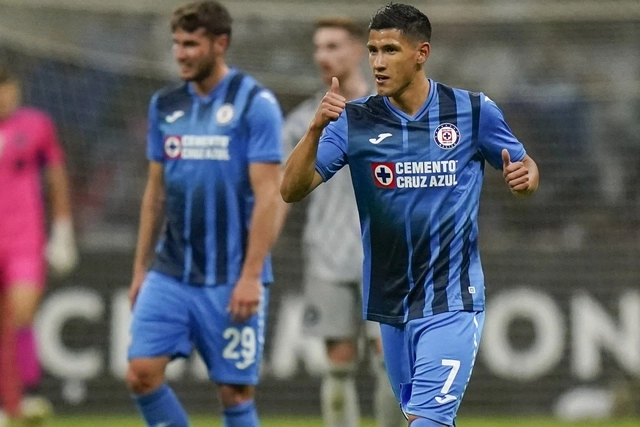 El jugador de Cruz Azul, Uriel Antuna festeja su anotación durante el encuentro. Foto Ap
