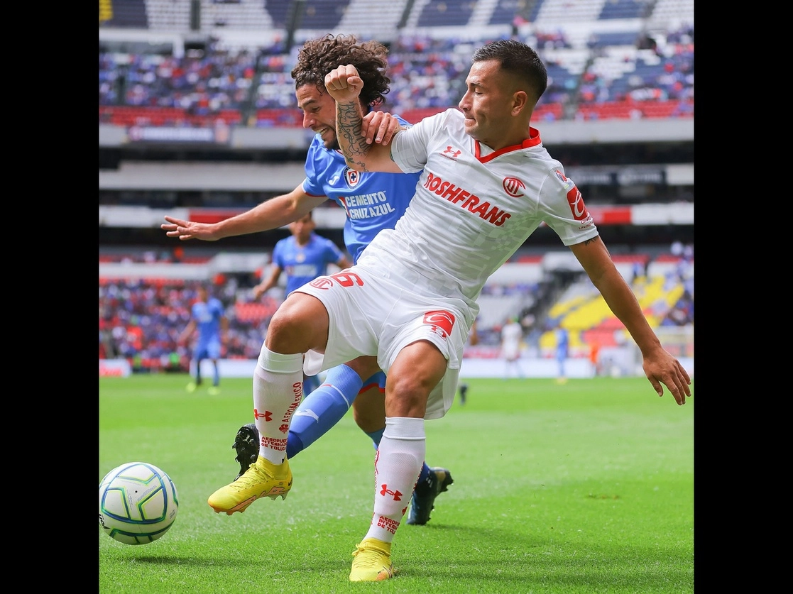 Expulsiones, penales y yerros insólitos se vivieron en el Azteca. Foto tomada del Instagram de @Tolucafc