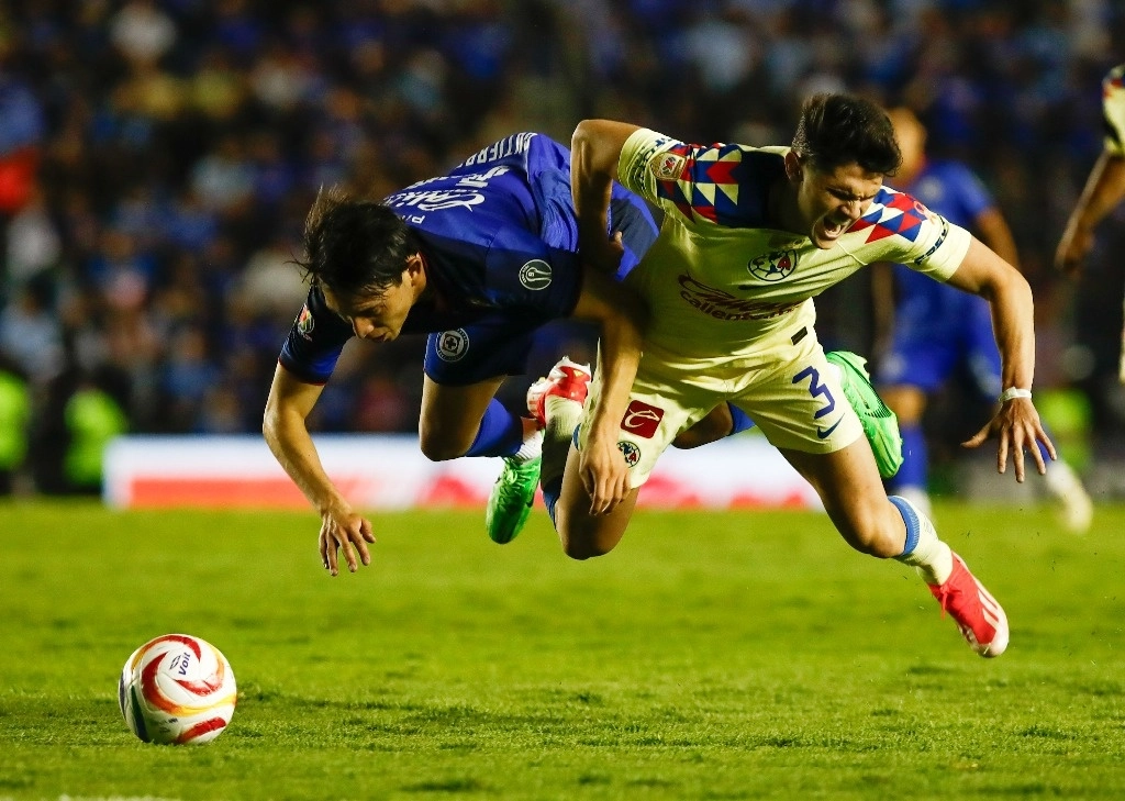 El empate se dio con goles del cruzazulino Uriel Antuna y del americanista Julián Quiñones. Foto Víctor Camacho