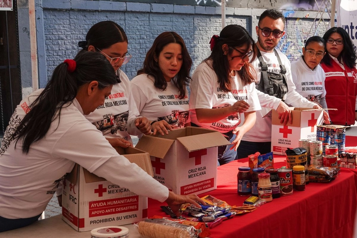 La labor voluntaria en la Cruz Roja no sólo se acota en las ambulancias, sino también en apoyo sicosocial, prevención, reducción de riesgos, auxiliar en zonas de desastre y dar atención médica prehospitalaria.