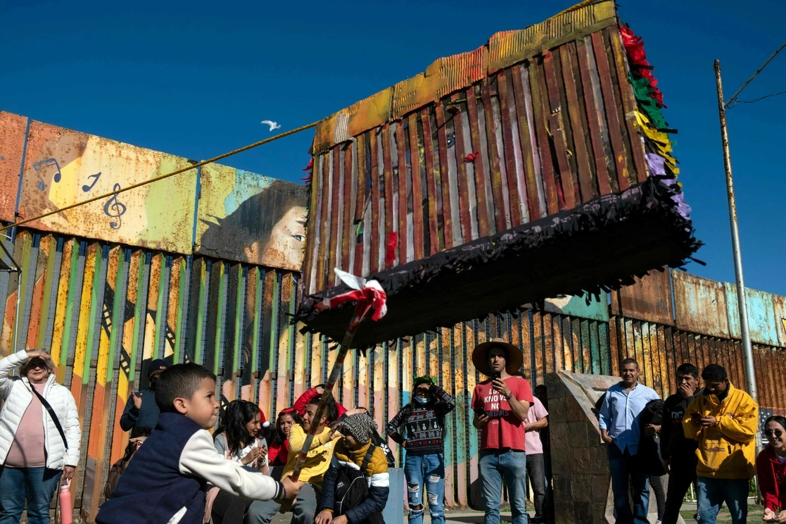 Festejo de la 29 Posada Sin Fronteras organizada por la Coalición de Migrantes en Tijuana, BC. Foto Afp



