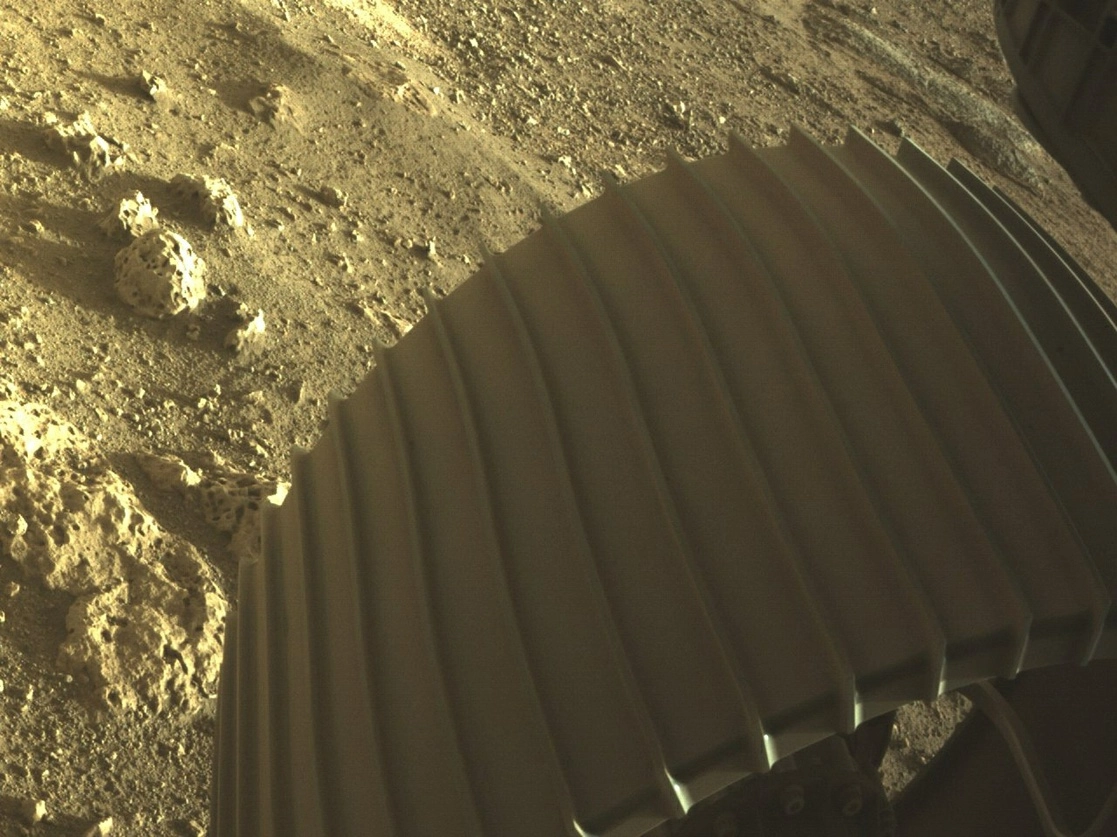 El róver de la NASA Perseverance, que se posó el jueves en Marte, despertó la pregunta acerca de cuándo podrán viajar los humanos a otros planetas. Foto Ap
