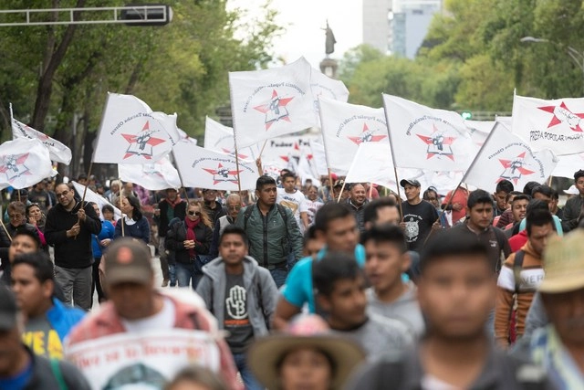 Marcha por los 43 normalistas desaparecidos de Ayotzinapa. Foto Pablo Ramos / Archivo