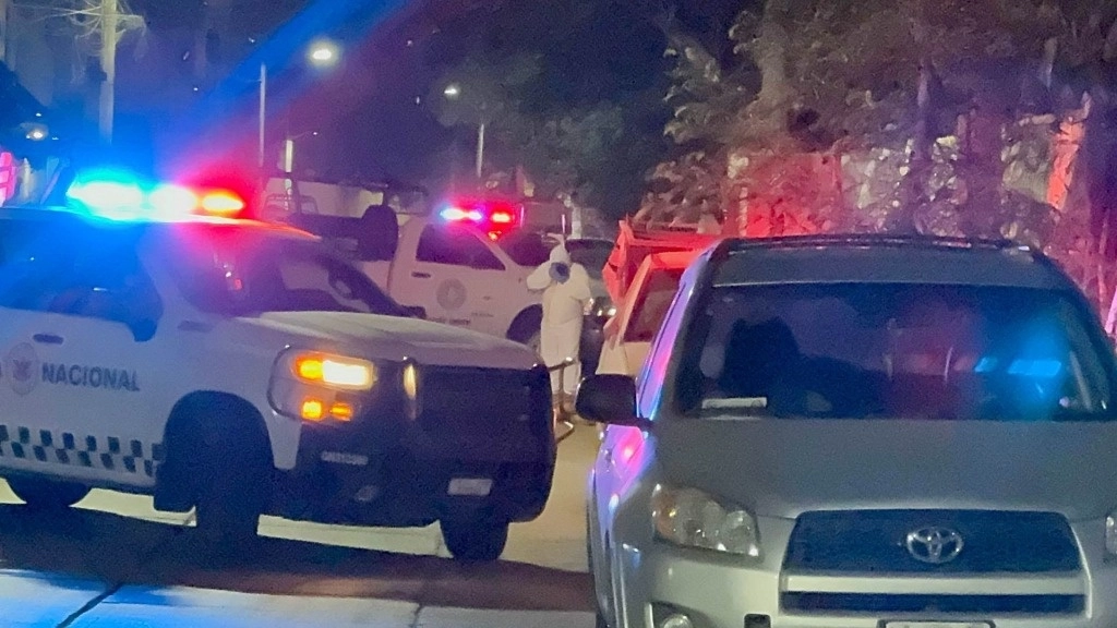 Abandonaron seis cadáveres en la calle Diego Hurtado de Mendoza de la colonia Carabalí, en Acapulco, Guerrero. Foto Cuartoscuro