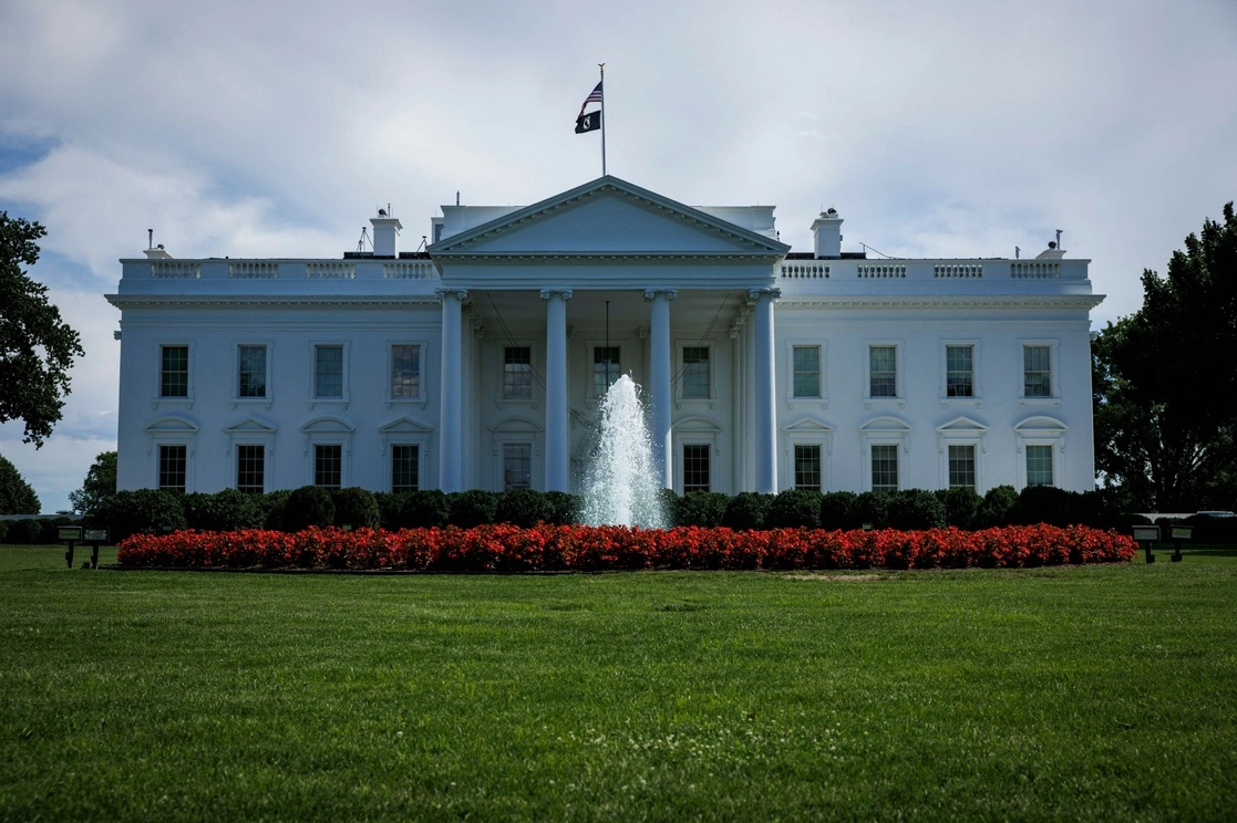 Cuatro heridos por caída de rayo en el Parque Lafayette, ubicado frente al complejo de la Casa Blanca en Washington, D.C. Foto Afp