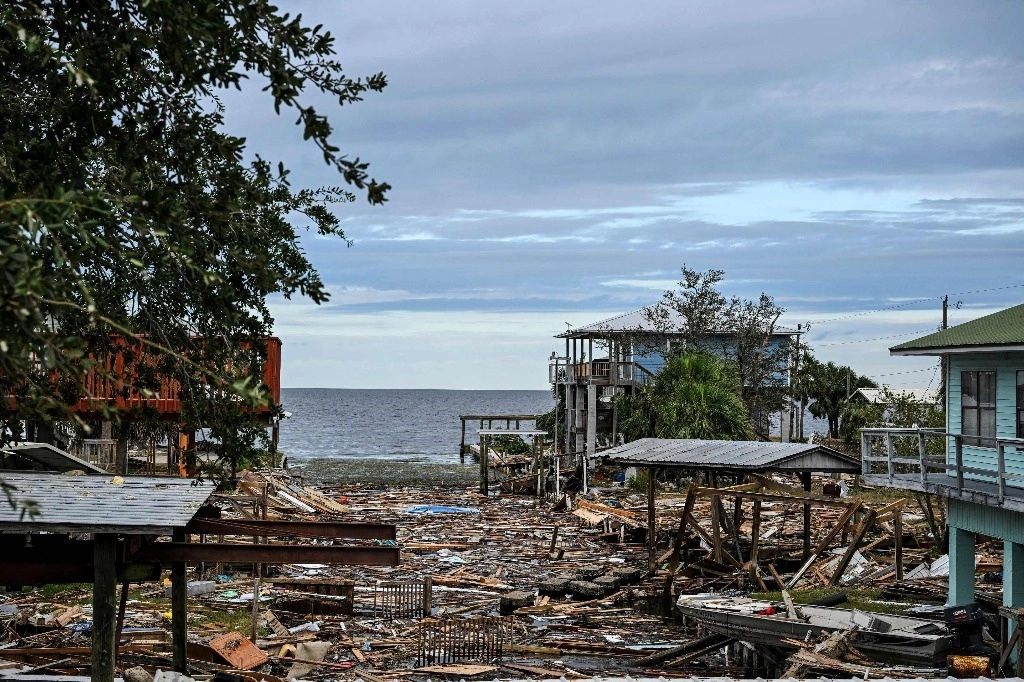 Daños dejados por el paso del huracán 'Helene' en el pueblo de  Horseshoe Beach, Florida. Foto Afp
