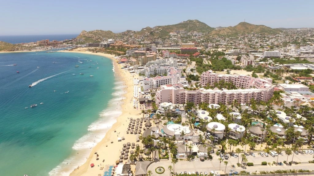 Son extranjeros el 62 por ciento de los turistas que se hospedaron en hoteles de Los Cabos, Baja California Sur, durante 2023. Foto ‘La Jornada’