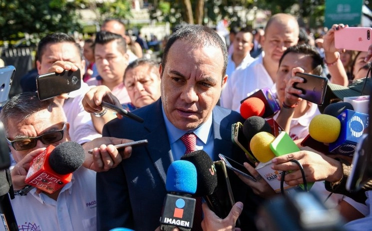 El gobernador fue entrevistado después de la  ceremonia del 199 aniversario de la Bandera Nacional. Foto La Jornada