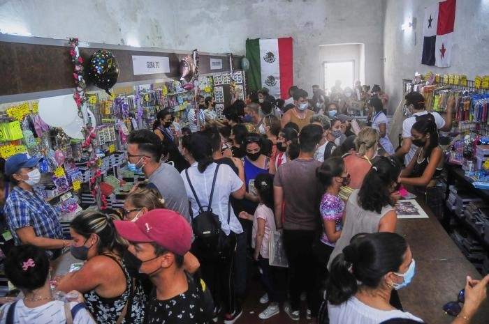 En la 30 Feria Internacional del Libro de La Habana. Foto Endrys Correa Vaillant