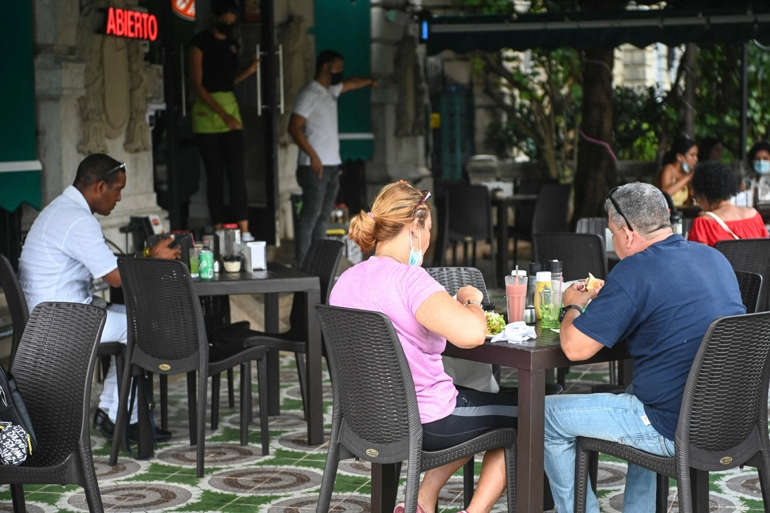 Comercios en La Habana. Foto Afp