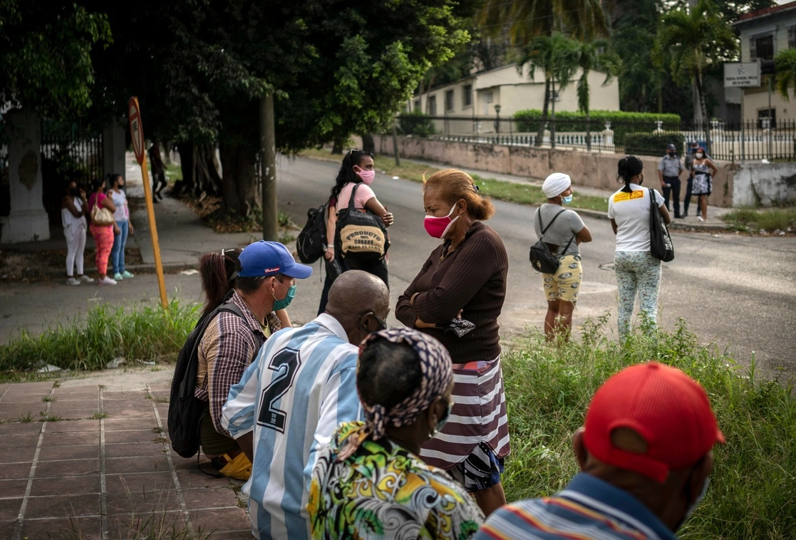 Personas en La Habana. Foto Ap