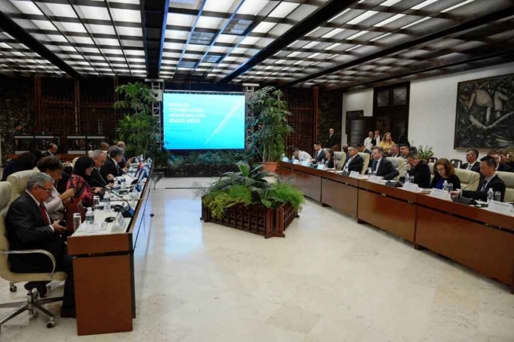Ambas delegaciones coincidieron en afirmar que "sigue siendo un objetivo primordial garantizar una migración segura, ordenada, humana y regular entre Cuba y Estados Unidos". Foto tomada de X @CarlosFdeCossio.