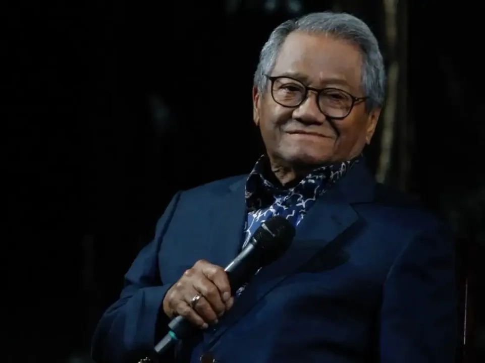 Armando Manzanero durante conferencia de prensa en Plaza Loreto, donde acompañó a la artista Aranza en la presentación de su nuevo disco, el 20 de junio de 2019. Foto 
