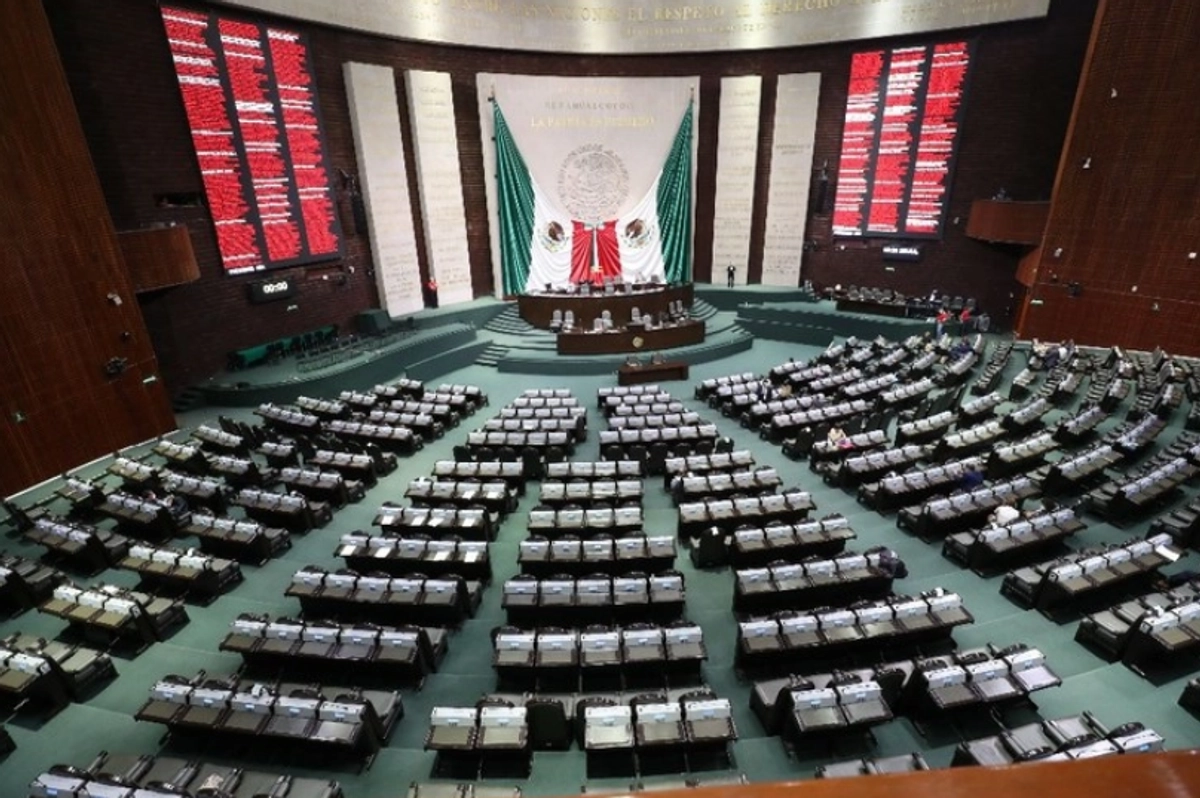 Sheinbaum señaló que corresponderá a la Cámara de Diputados revisar el artículo, y si decide mantenerlo, en su argumentación debe “dejar claro que queda a salvo la retroactividad establecida en la Constitución.