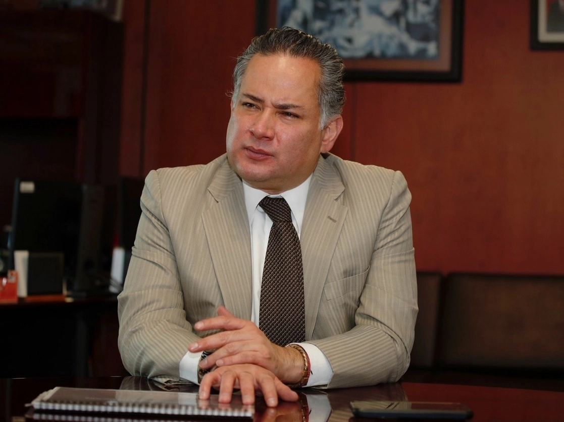 Santiago Nieto Castillo, titular de la Unidad de Inteligencia Financiera, adscrita a la Secretaría de Hacienda y Crédito Público, durante una entrevista con ‘La Jornada’. Foto Cristina Rodríguez / Archivo
