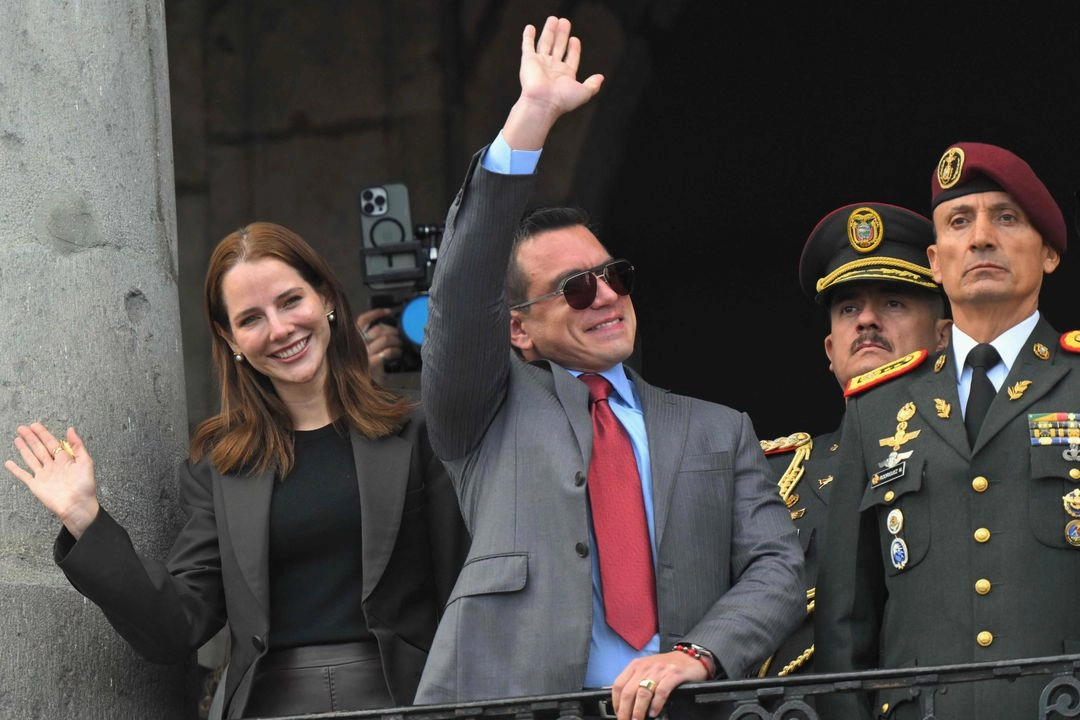 Incluso, la OEA constató que el hecho de que Noboa no hubiera solicitado licencia en estos comicios impactó en la equidad de la campaña y debilitó la institucionalidad del Estado. Foto