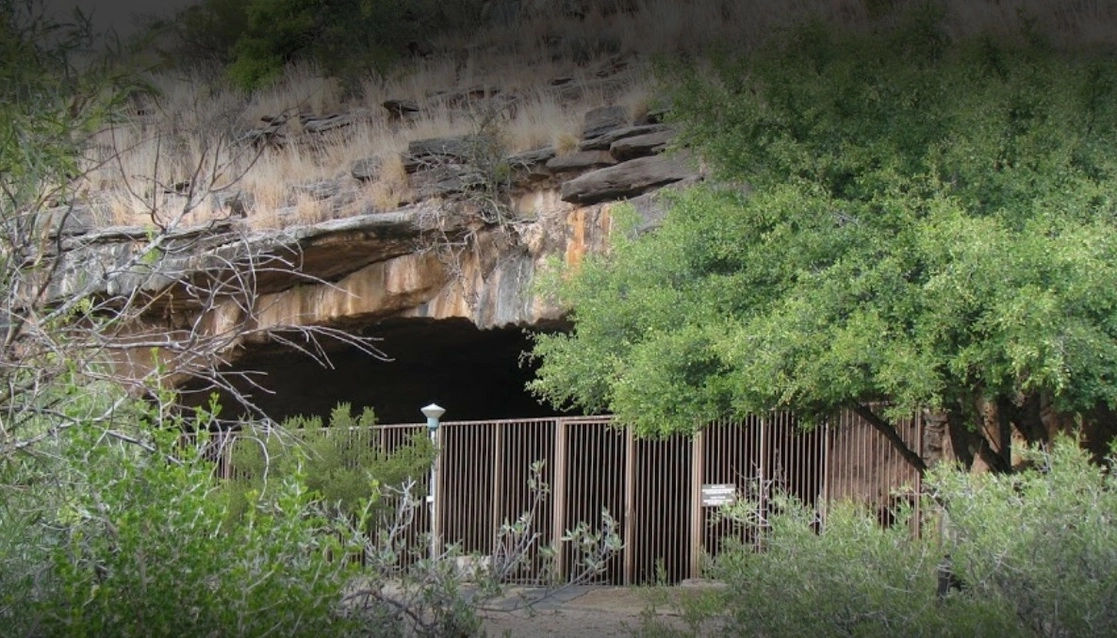 La cueva Wonderwerk en Sudáfrica fue confirmada como la gruta poblada por humanos más antigua del mundo. Foto tomada de Google Maps 