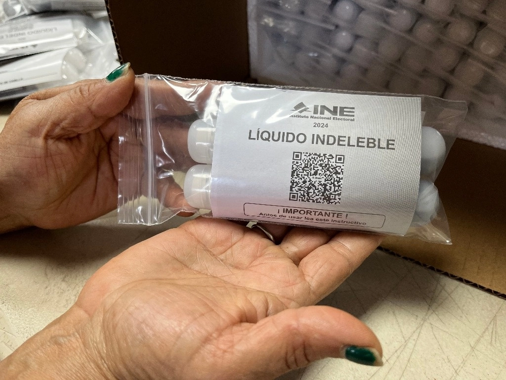 El instituto recomendó proteger la huella dactilar y evitar publicar imágenes del dedo pulgar con la marca indeleble después de votar. Foto Luis Castillo/Archivo.