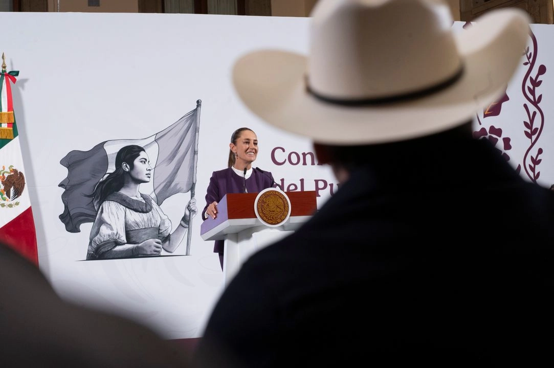 Durante su conferencia comentó que su asistencia a la Cumbre obedeció a su cercanía con la presidenta hondureña, Xiomara Castro (quien es la anfitriona de la reunión que se efectuará en Tegucigalpa). 