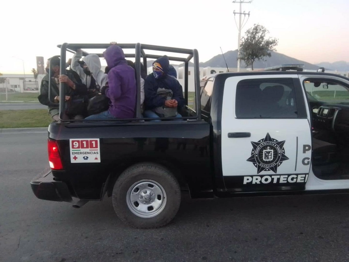 Con patrullas de la SSP se cubre el servicio suspendido de la ruta 131 en Guadalupe, NL. Foto Tomada del Twitter @municipiodegpe